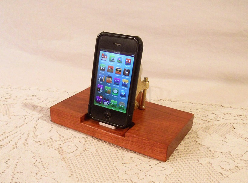 Iphone - Ipod Dock - Charger And Sync Station - Cherry - Brass Style V1 - For Iphone And Ipod - Idock