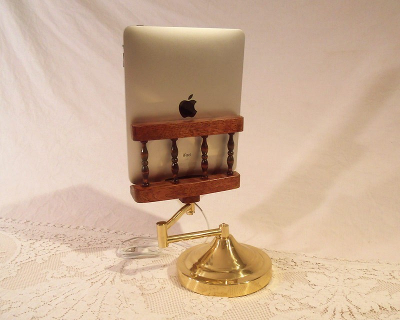 Ipad - Iphone - Ipod - Dock - Sync And Charging Station- Oak - Swing Wing Arm Style- Adjustable (yes For The Ipad )