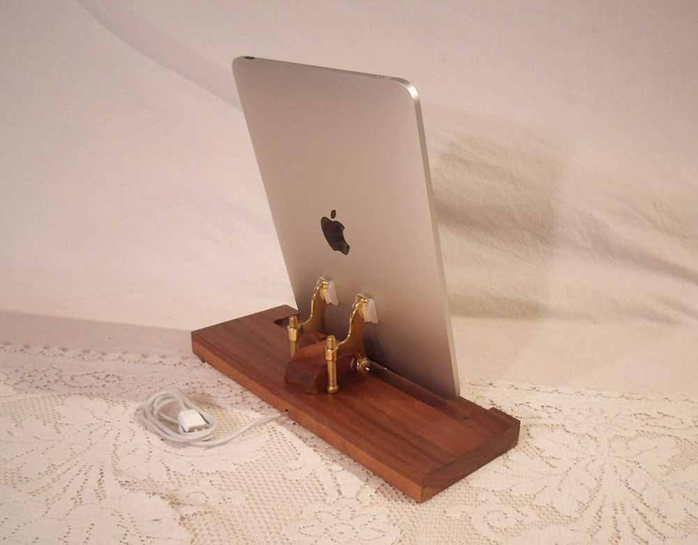 Ipad - Iphone - Ipod - Dock - Sync And Charging Station- Walnut - Style V1 (yes For The Ipad ) Ipad Dock Iphone4 Dock Ipod