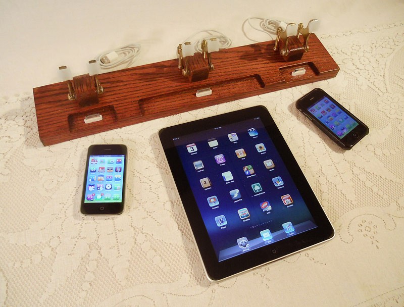 Triple Unit Ipad Iphone Ipod Dock Sync And Charging Idock